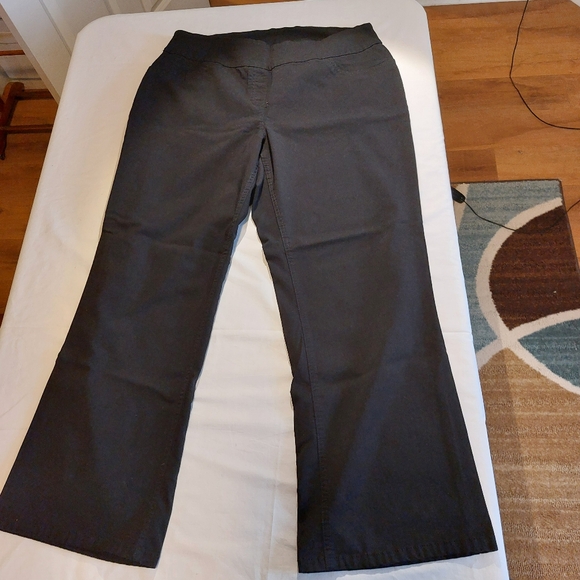 Westbound Woman Pull-On Distressed Black Pants 16W Short EUC - Picture 7 of 14
